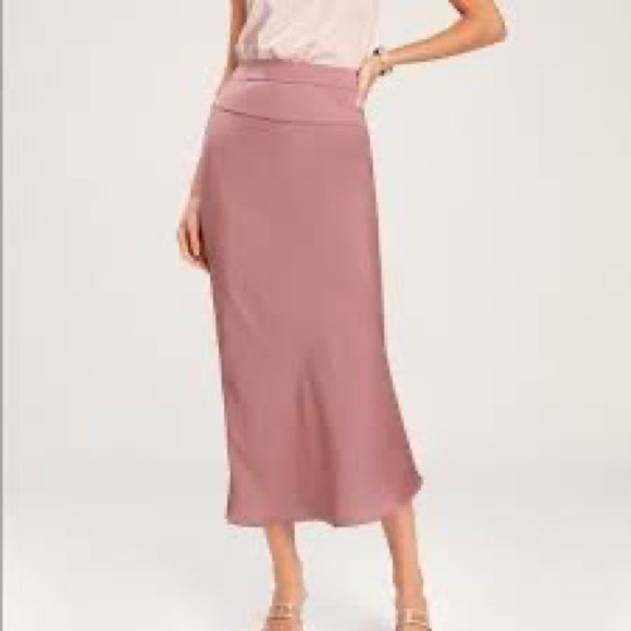 Free People beautiful mauve color midi skirt w/ from Bloomingdale’s. - Picture 2 of 11
